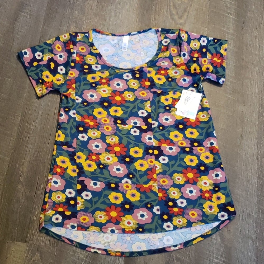 Lularoe classic t. Nwt. Size small. Flowers